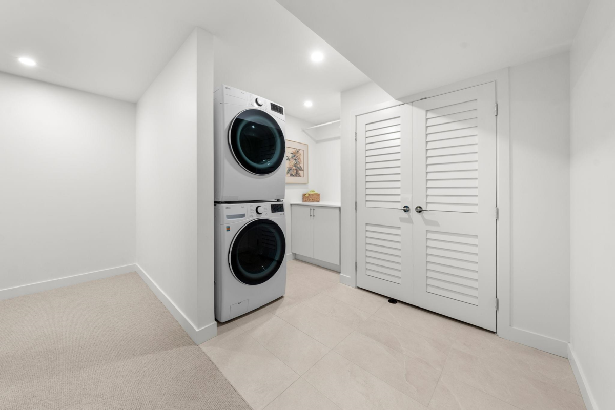 Hallway Photo of 34 1910 Cedar Village Crescent, North Vancouver, BC