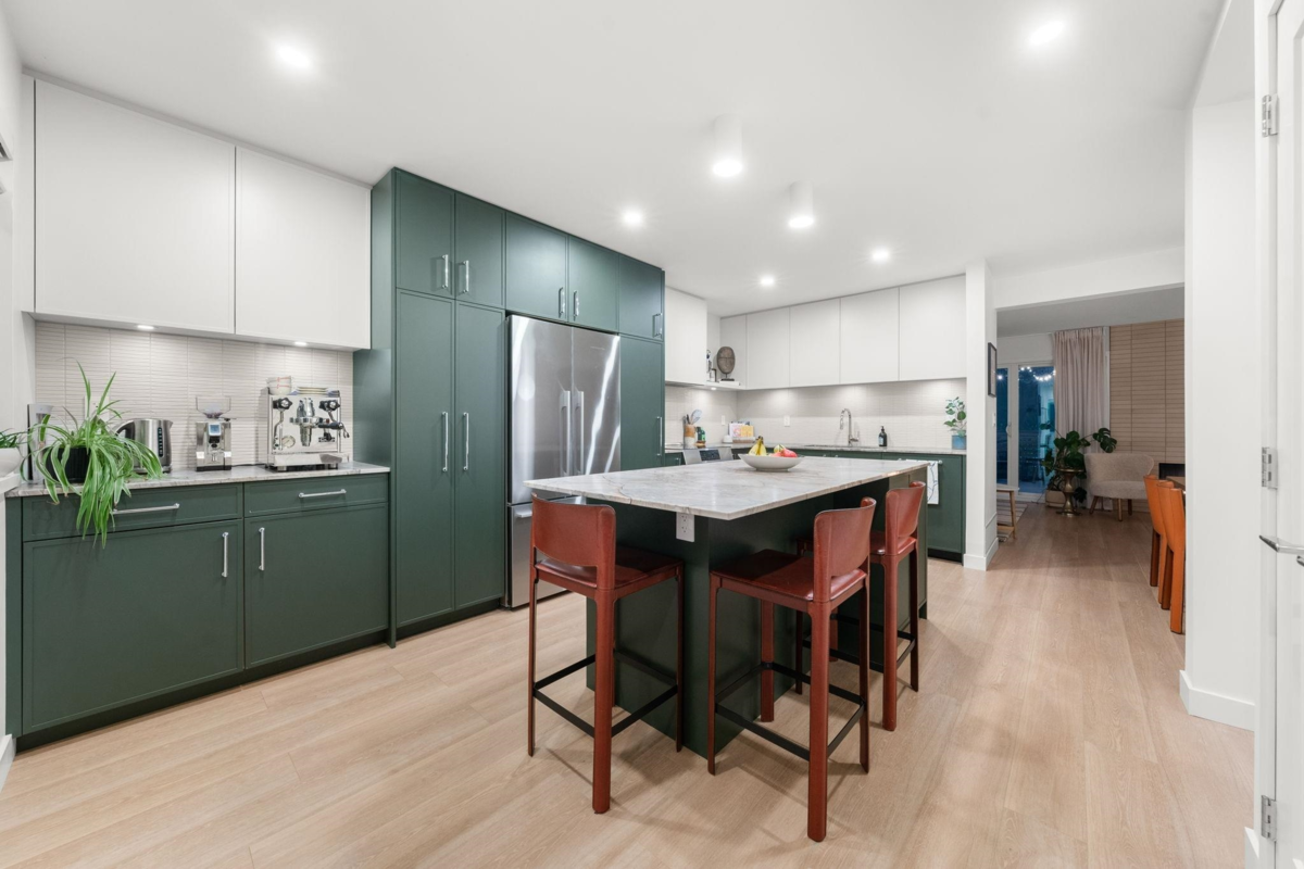 Living Room Photo of 34 1910 Cedar Village Crescent, North Vancouver, BC