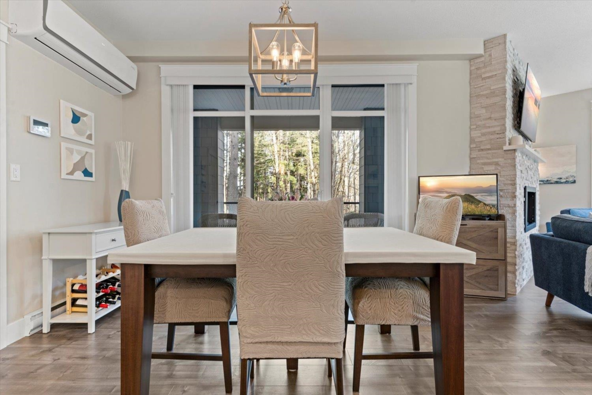 Breakfast Nook Photo of 203 5380 Tyee Lane, Chilliwack, BC