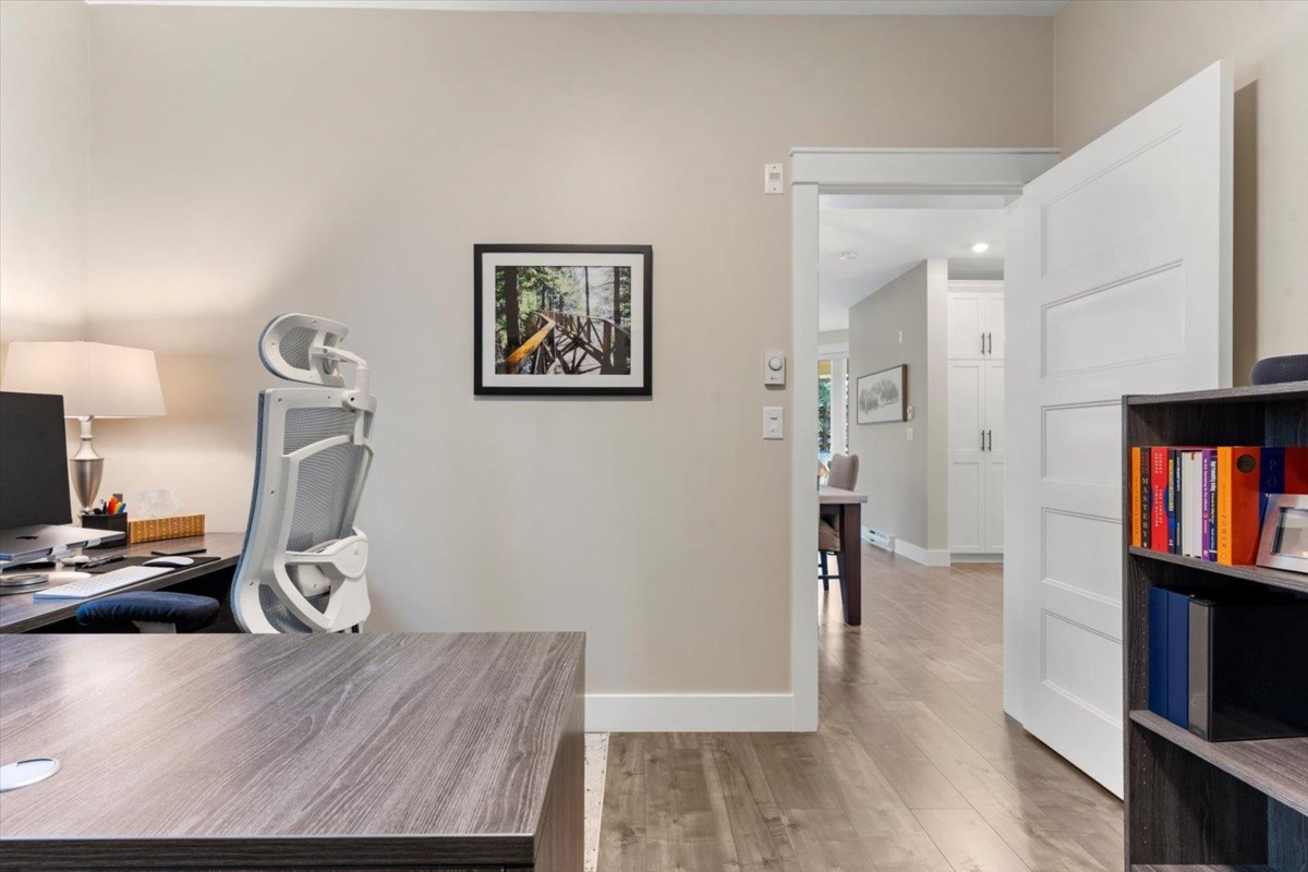 Entry Foyer Photo of 203 5380 Tyee Lane, Chilliwack, BC