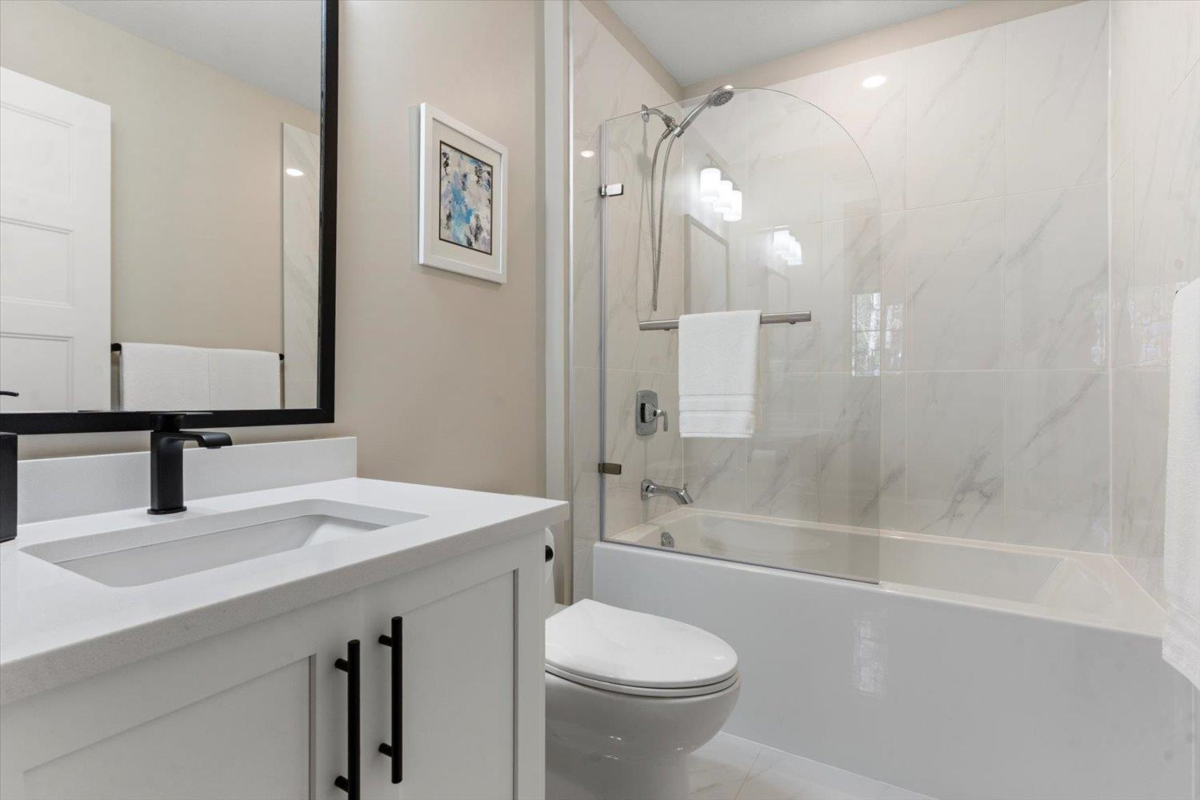 Hallway Photo of 203 5380 Tyee Lane, Chilliwack, BC