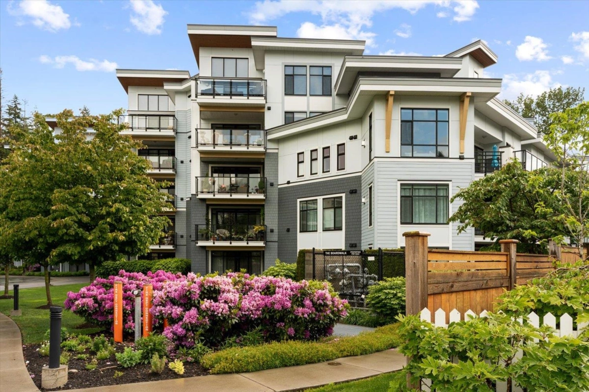 Kitchen Island Photo of 203 5380 Tyee Lane, Chilliwack, BC