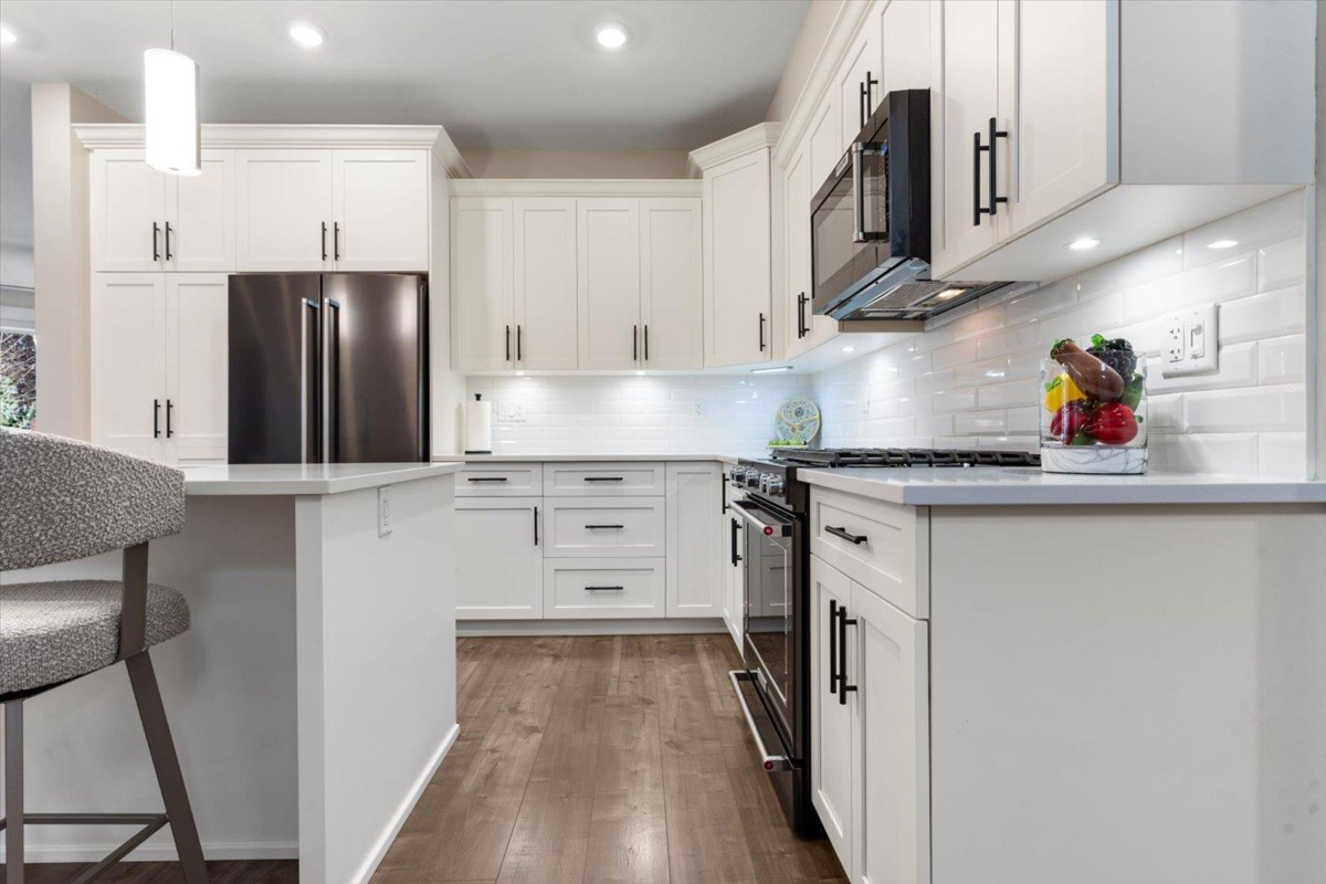 Primary Bathroom Photo of 203 5380 Tyee Lane, Chilliwack, BC