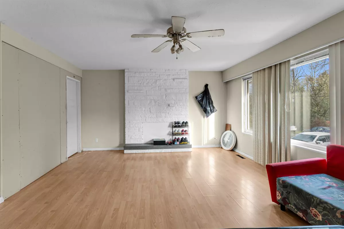 Family Room Photo of 9939 119a Street, Surrey, BC
