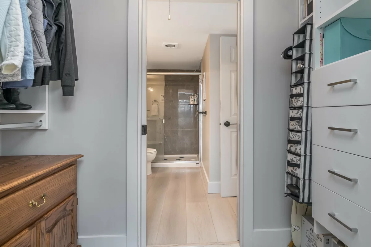 Entry Foyer Photo of 101 32910 Amicus Place Place, Abbotsford, BC