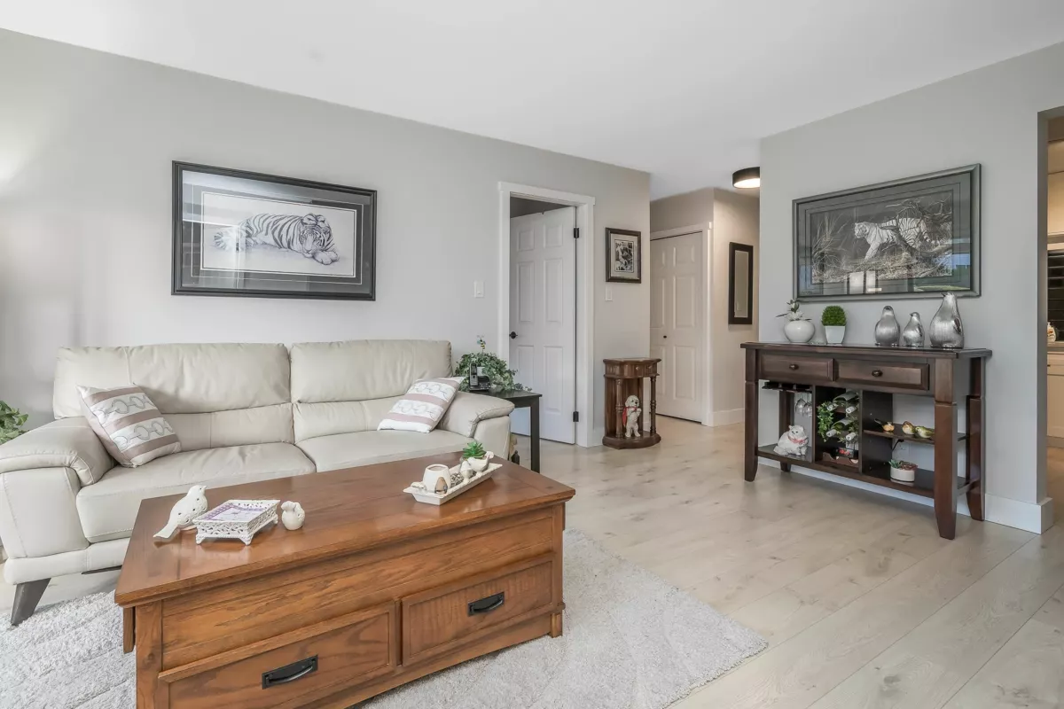 Guest Bathroom Photo of 101 32910 Amicus Place Place, Abbotsford, BC