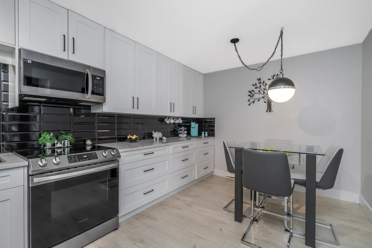 Kitchen Island Photo of 101 32910 Amicus Place Place, Abbotsford, BC