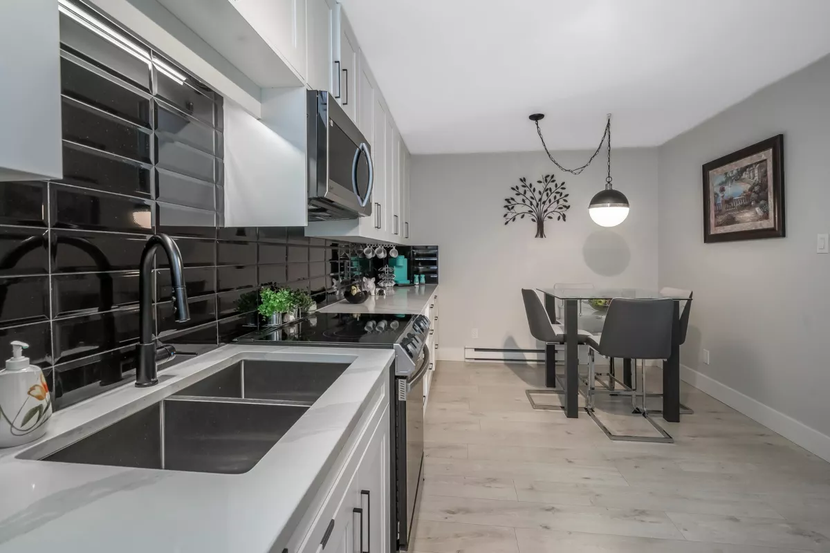 Kitchen Photo of 101 32910 Amicus Place Place, Abbotsford, BC