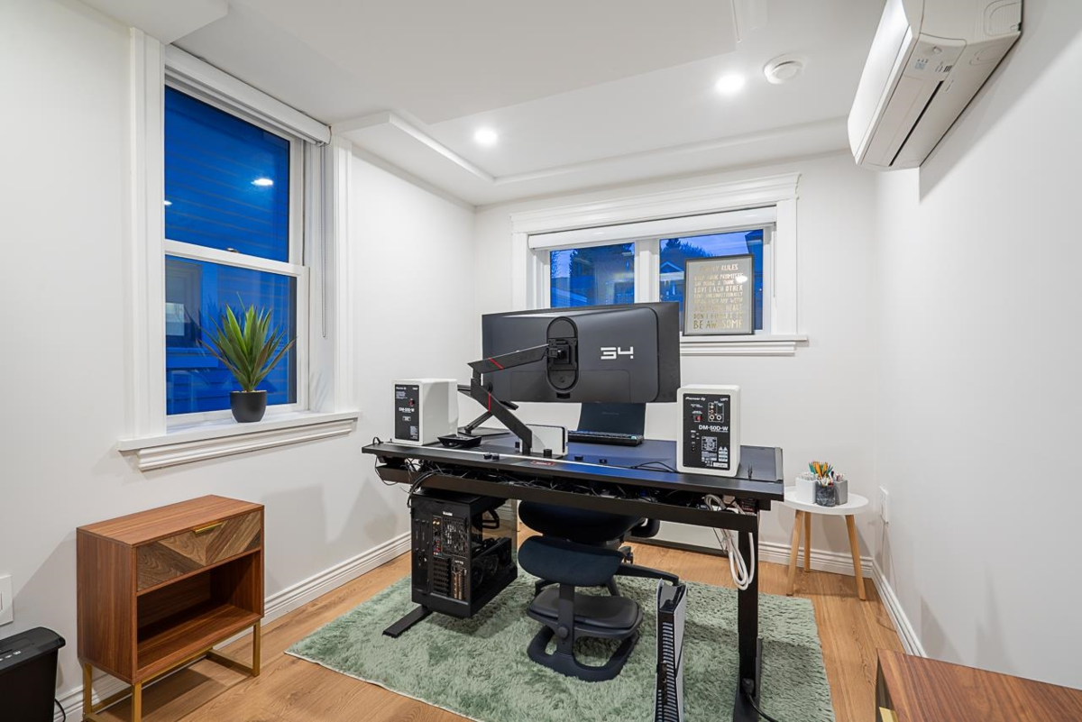 Backyard Photo of 1407 Sixth Avenue, New Westminster, BC