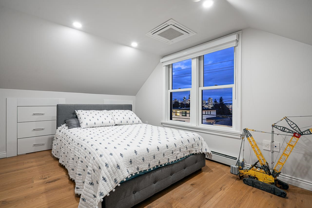 Basement Recreation Room Photo of 1407 Sixth Avenue, New Westminster, BC