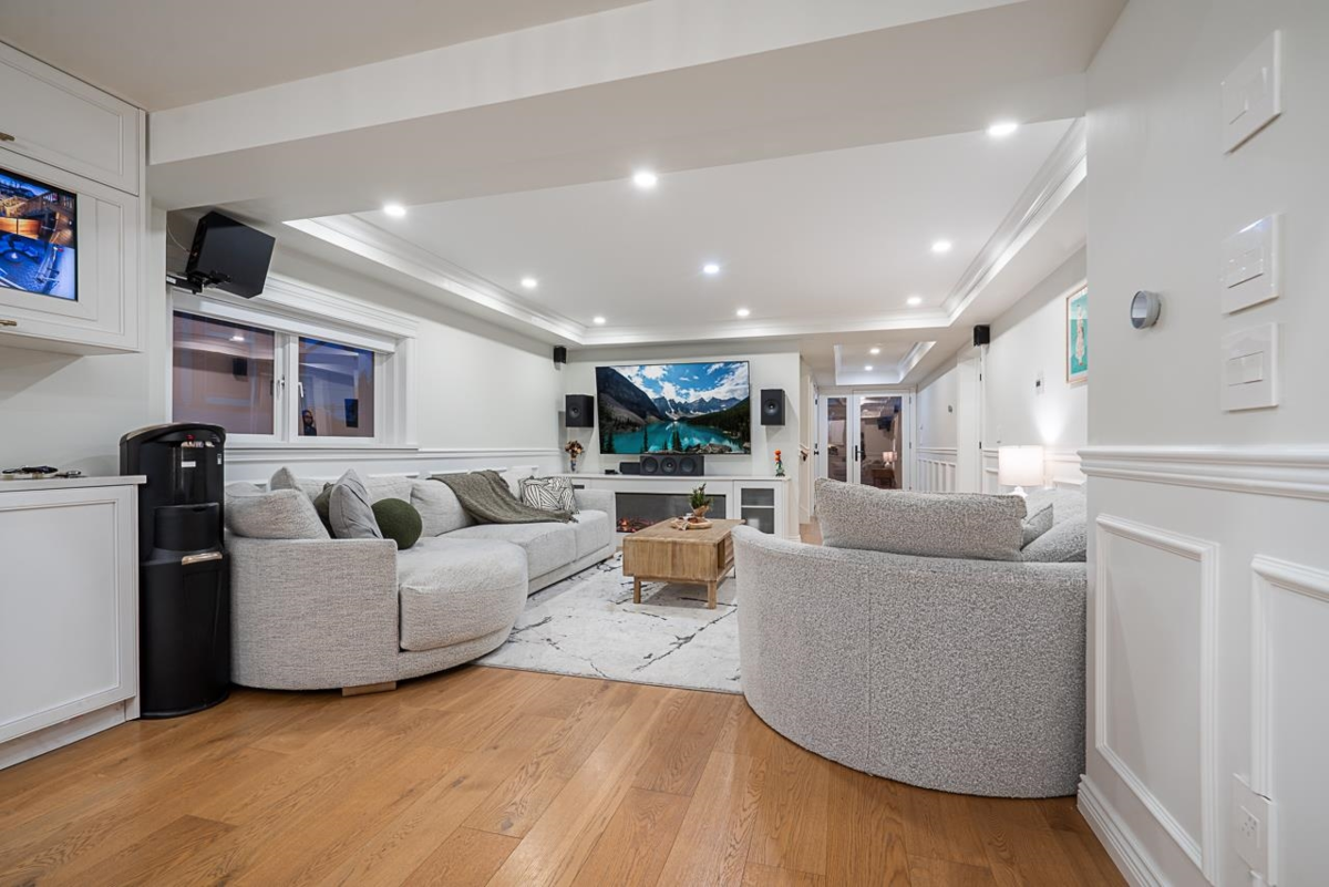 Dining Area Photo of 1407 Sixth Avenue, New Westminster, BC