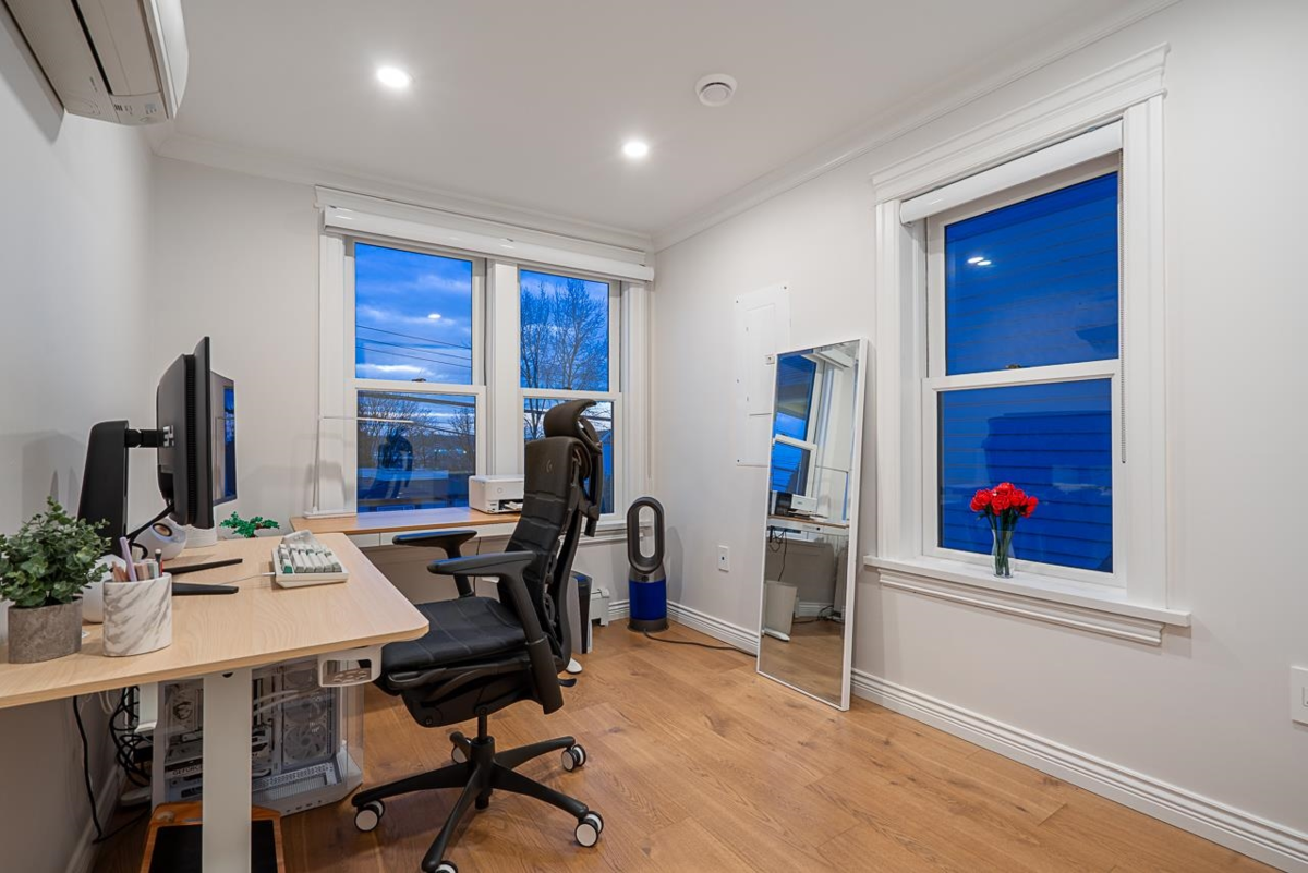 Front Yard Photo of 1407 Sixth Avenue, New Westminster, BC