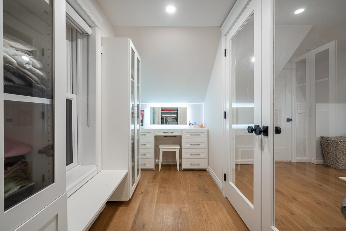 Garage Interior Photo of 1407 Sixth Avenue, New Westminster, BC