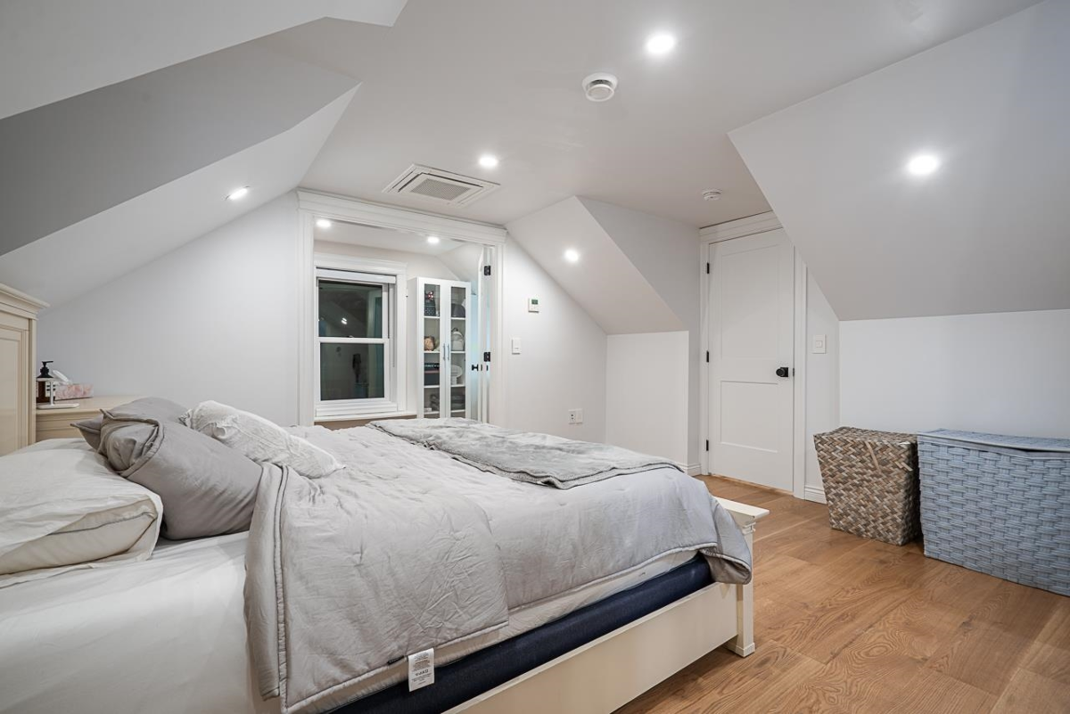 Hallway Photo of 1407 Sixth Avenue, New Westminster, BC