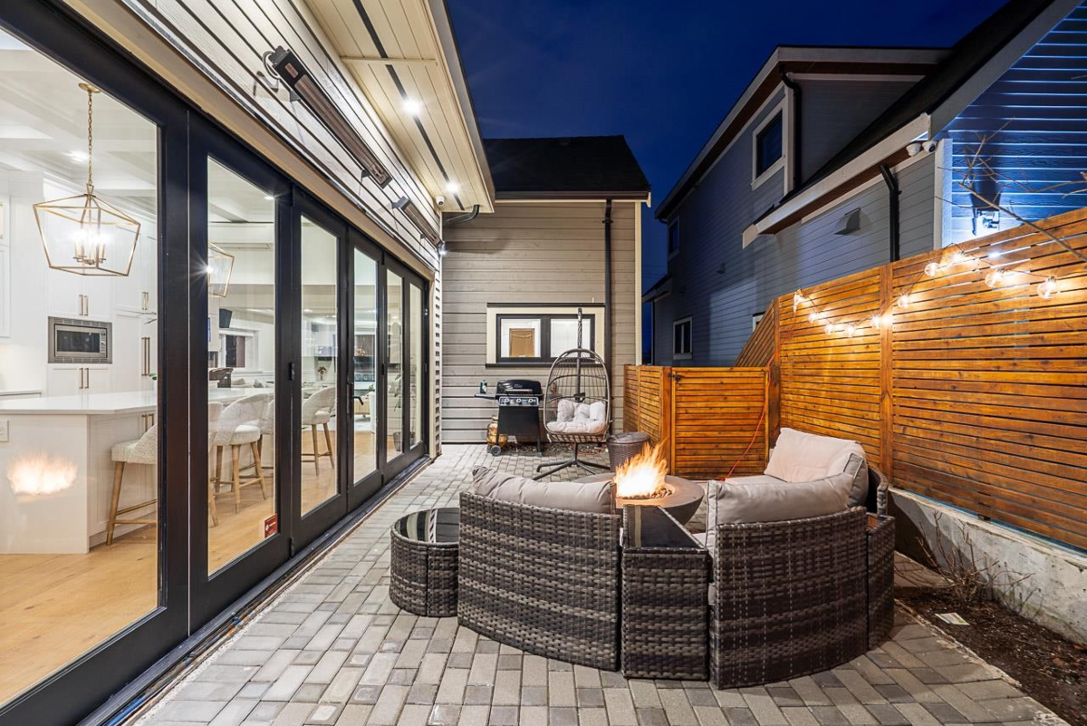 Hot Tub / Spa Photo of 1407 Sixth Avenue, New Westminster, BC