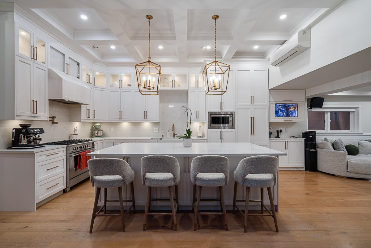 Kitchen Photo of 1407 Sixth Avenue, New Westminster, BC