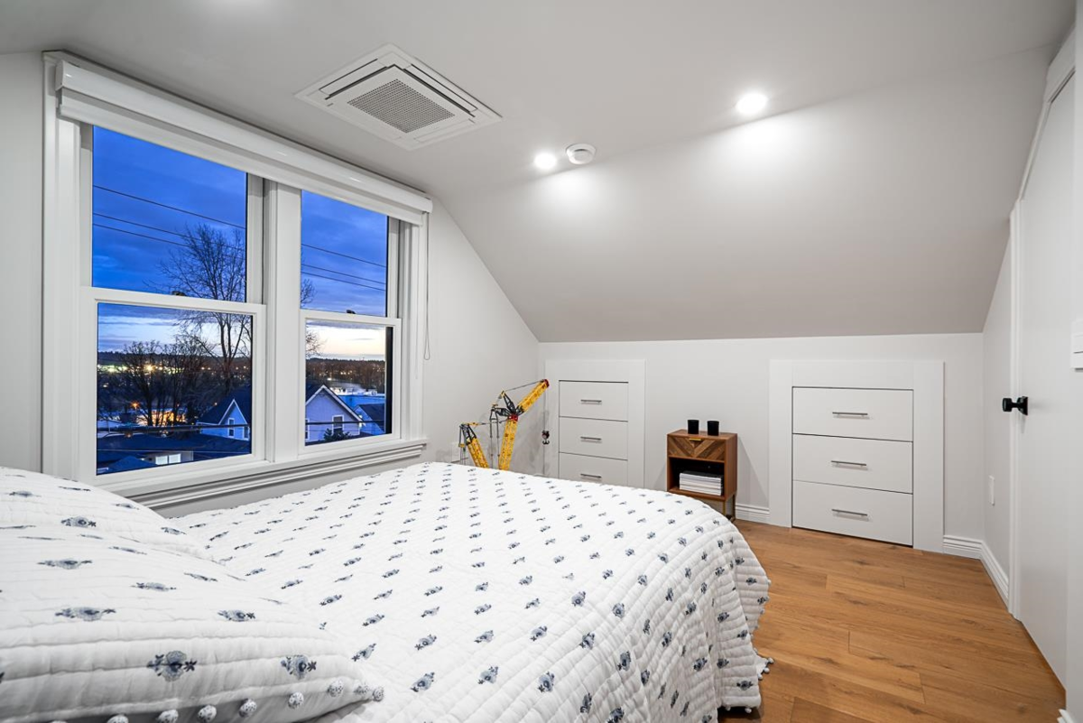 Laundry Room Photo of 1407 Sixth Avenue, New Westminster, BC