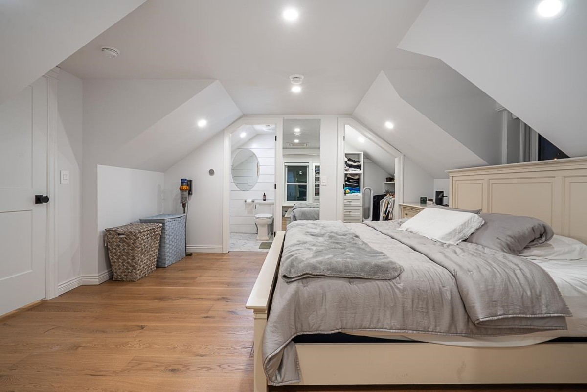 Powder Room Photo of 1407 Sixth Avenue, New Westminster, BC