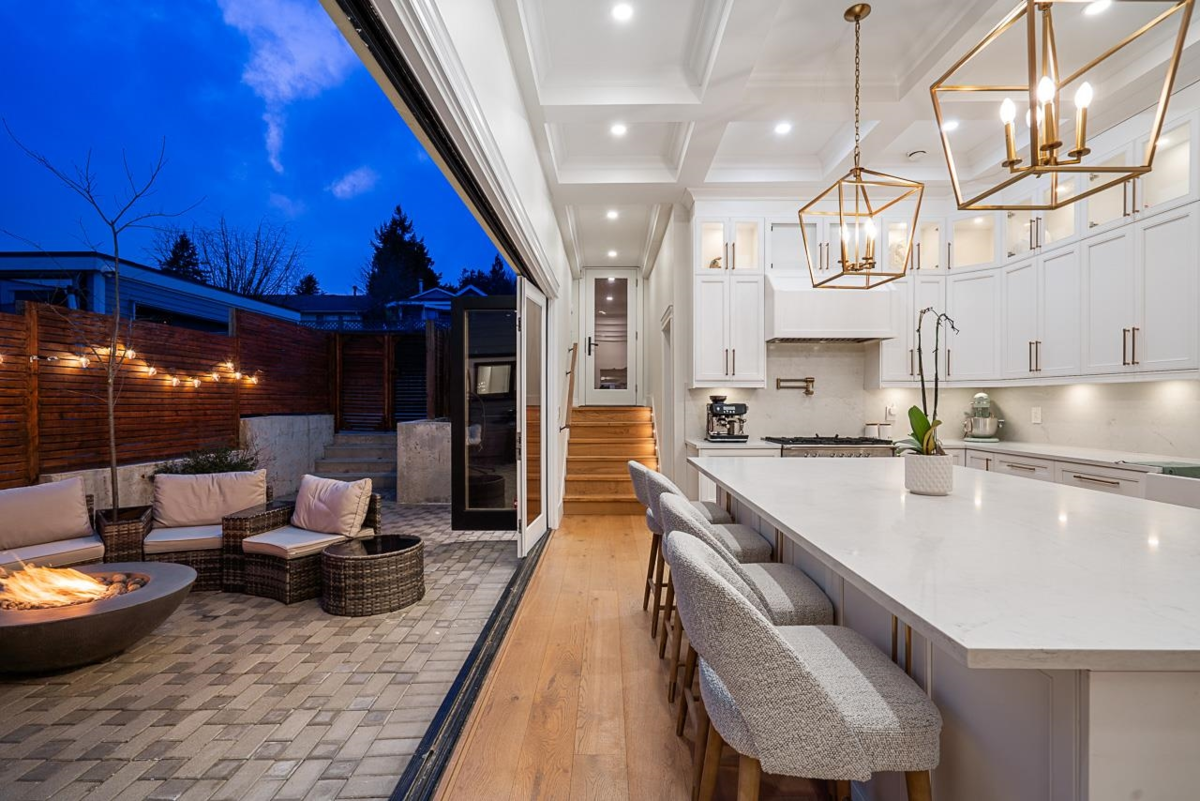 Primary Bathroom Photo of 1407 Sixth Avenue, New Westminster, BC