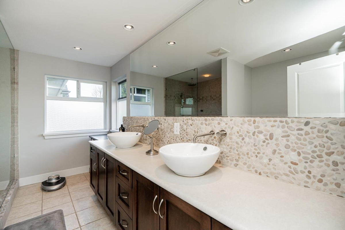 Kitchen Island Photo of 23641 112a Avenue, Maple Ridge, BC