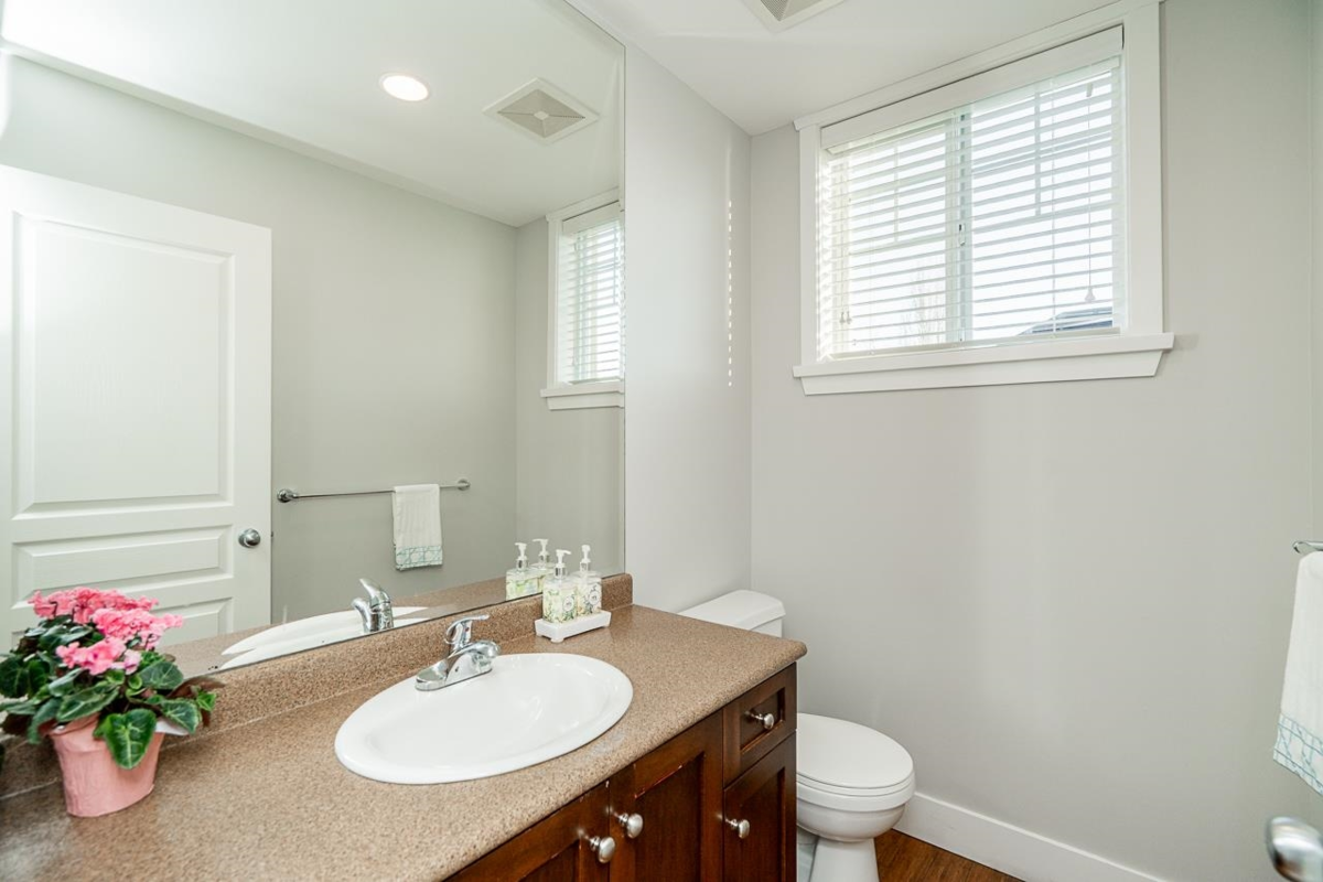 Laundry Room Photo of 23641 112a Avenue, Maple Ridge, BC