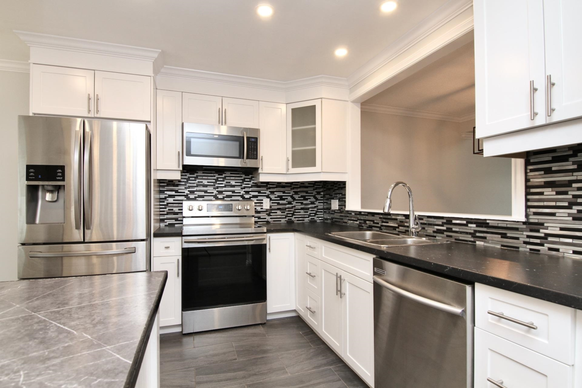 Dining Area Photo of 52 6537 138 Street, Surrey, BC