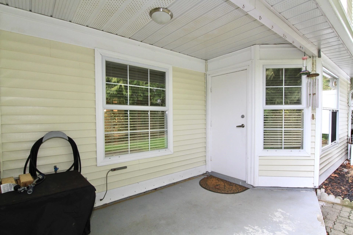 Entry Foyer Photo of 52 6537 138 Street, Surrey, BC