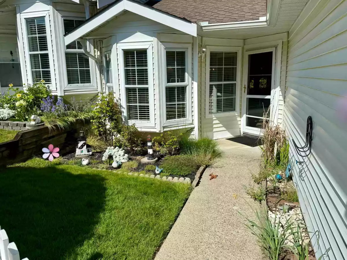 Living Room Photo of 52 6537 138 Street, Surrey, BC