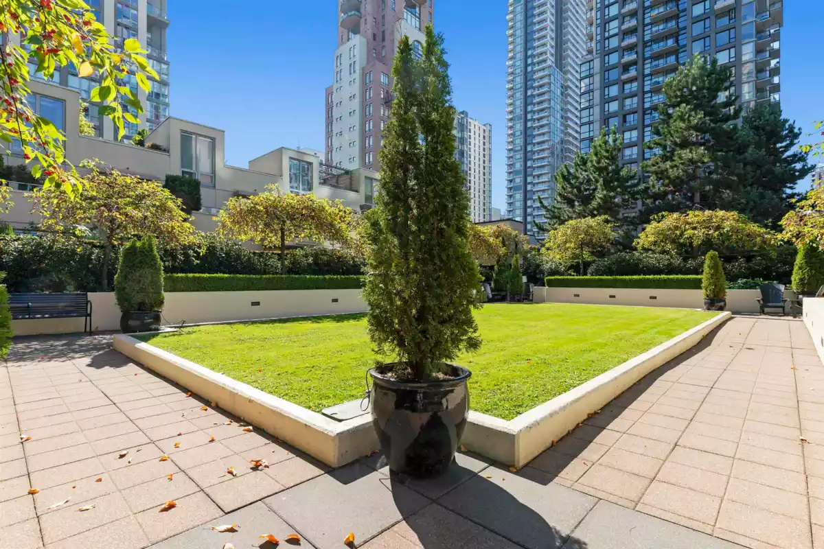 Hallway Photo of 1237 Richards Street, Vancouver, BC
