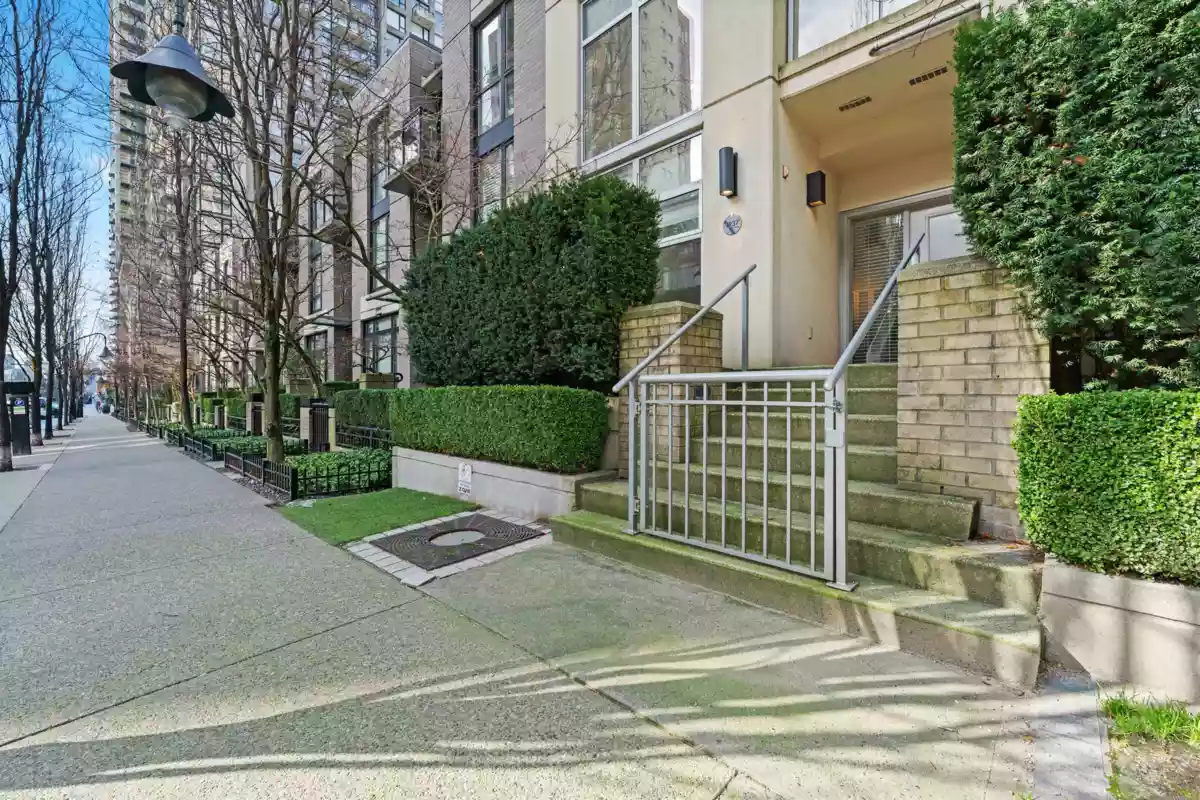 Powder Room Photo of 1237 Richards Street, Vancouver, BC