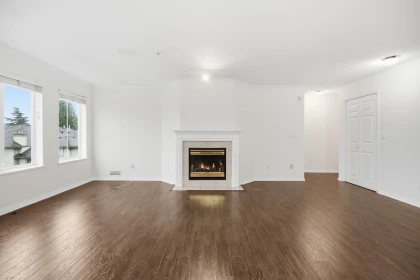 Kitchen Photo of 308 12155 75a Avenue, Surrey, BC