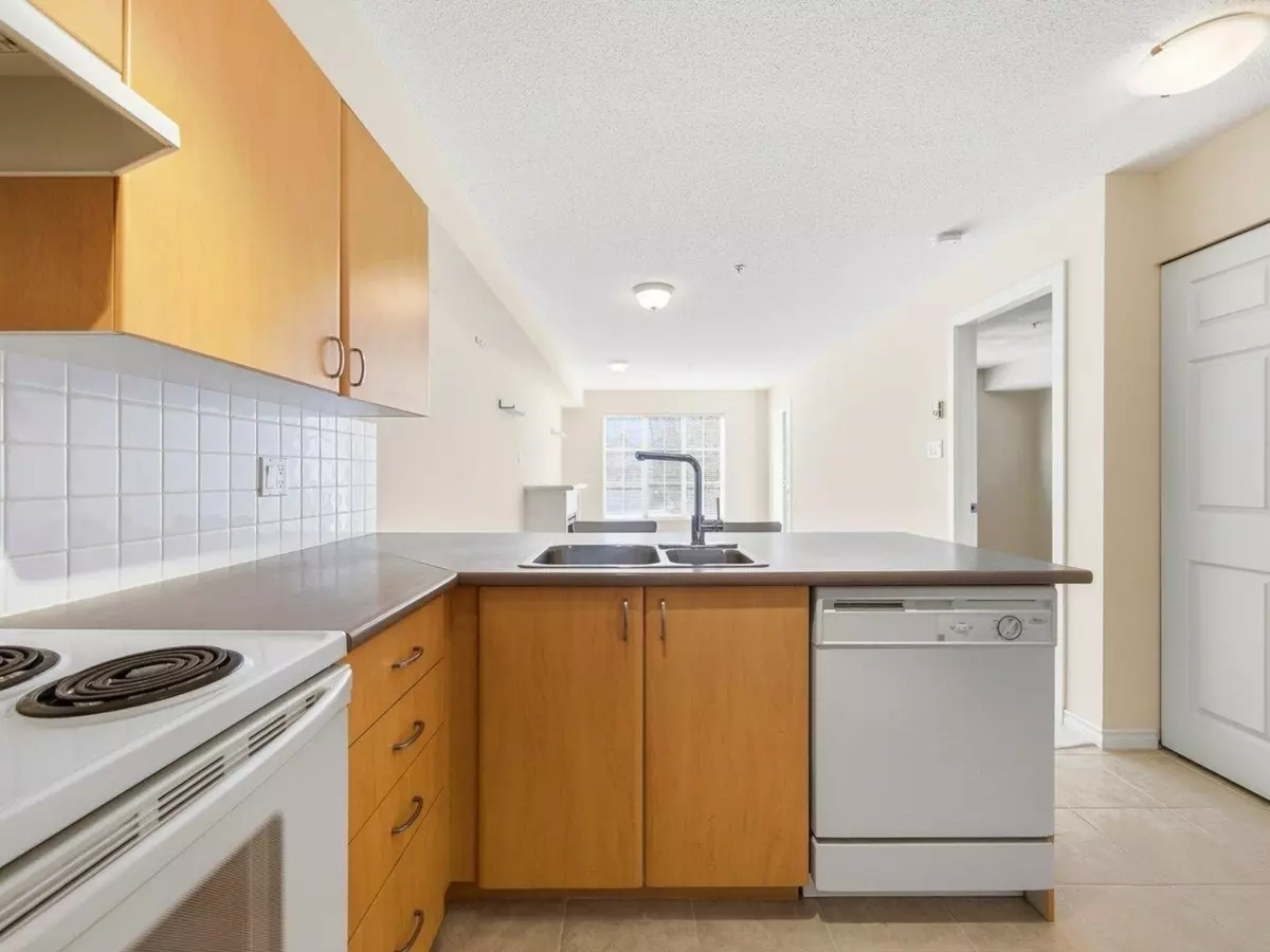 Dining Area Photo of 204 14859 100 Avenue, Surrey, BC