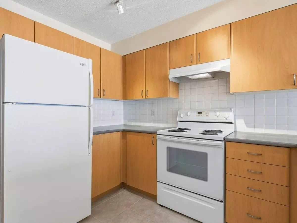 Family Room Photo of 204 14859 100 Avenue, Surrey, BC