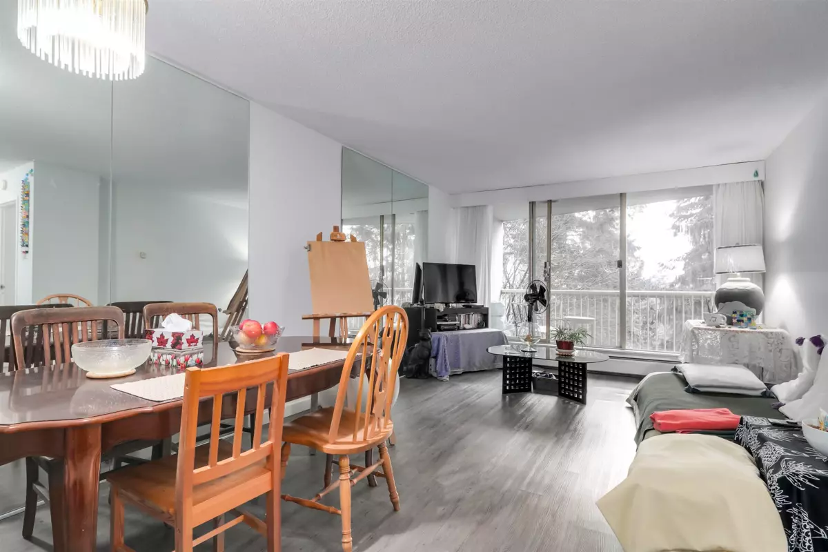 Living Room Photo of 402 2024 Fullerton Avenue, North Vancouver, BC