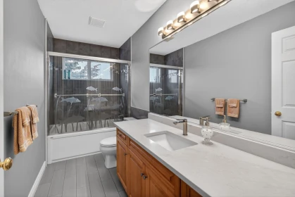 Hallway Photo of 18055 98 Avenue, Surrey, BC