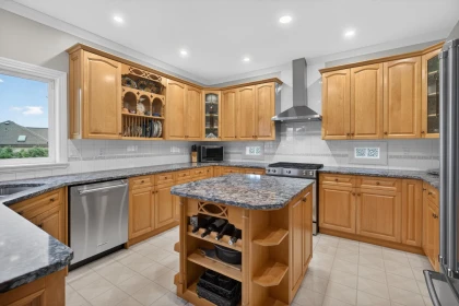 Kitchen Island Photo of 18055 98 Avenue, Surrey, BC