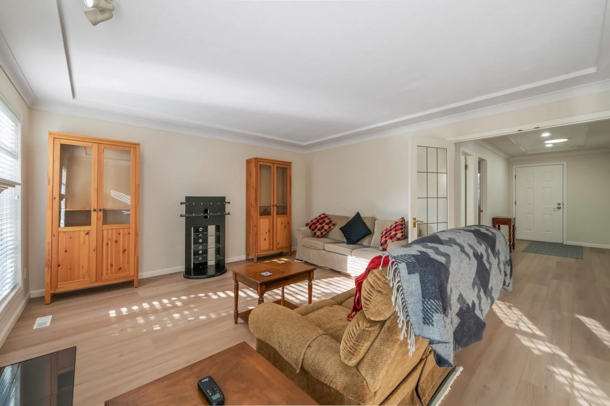 Living Room Photo of 4 12981 17 Avenue, Surrey, BC