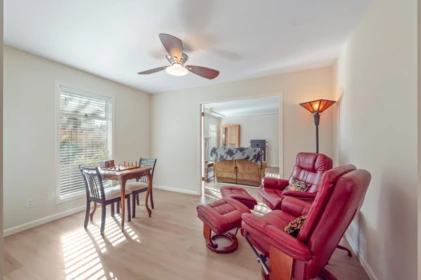 Kitchen Photo of 4 12981 17 Avenue, Surrey, BC