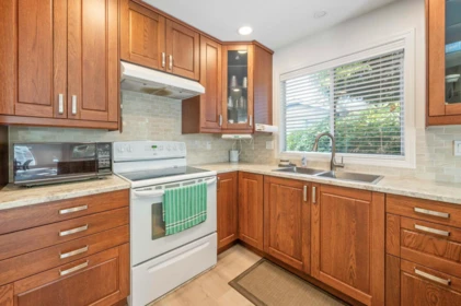 Office / Den Photo of 4 12981 17 Avenue, Surrey, BC