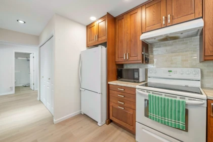 Powder Room Photo of 4 12981 17 Avenue, Surrey, BC