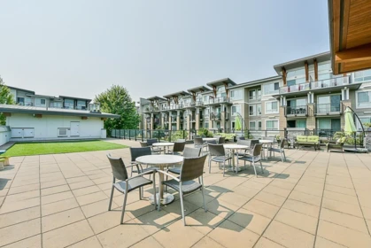 Front Yard Photo of 412 6628 120 Street, Surrey, BC