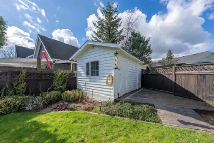 Front Yard Photo of 17346 60a Avenue, Surrey, BC