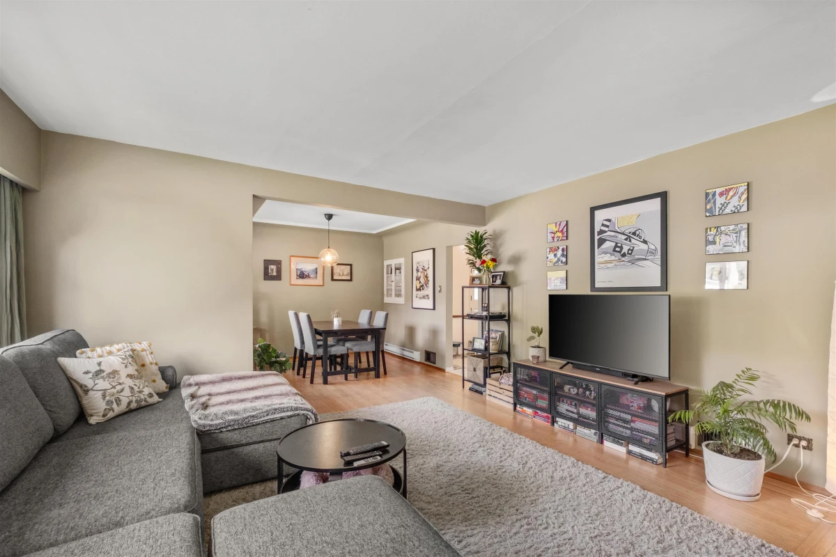 Dining Area Photo of 551 E Osborne Road, North Vancouver, BC