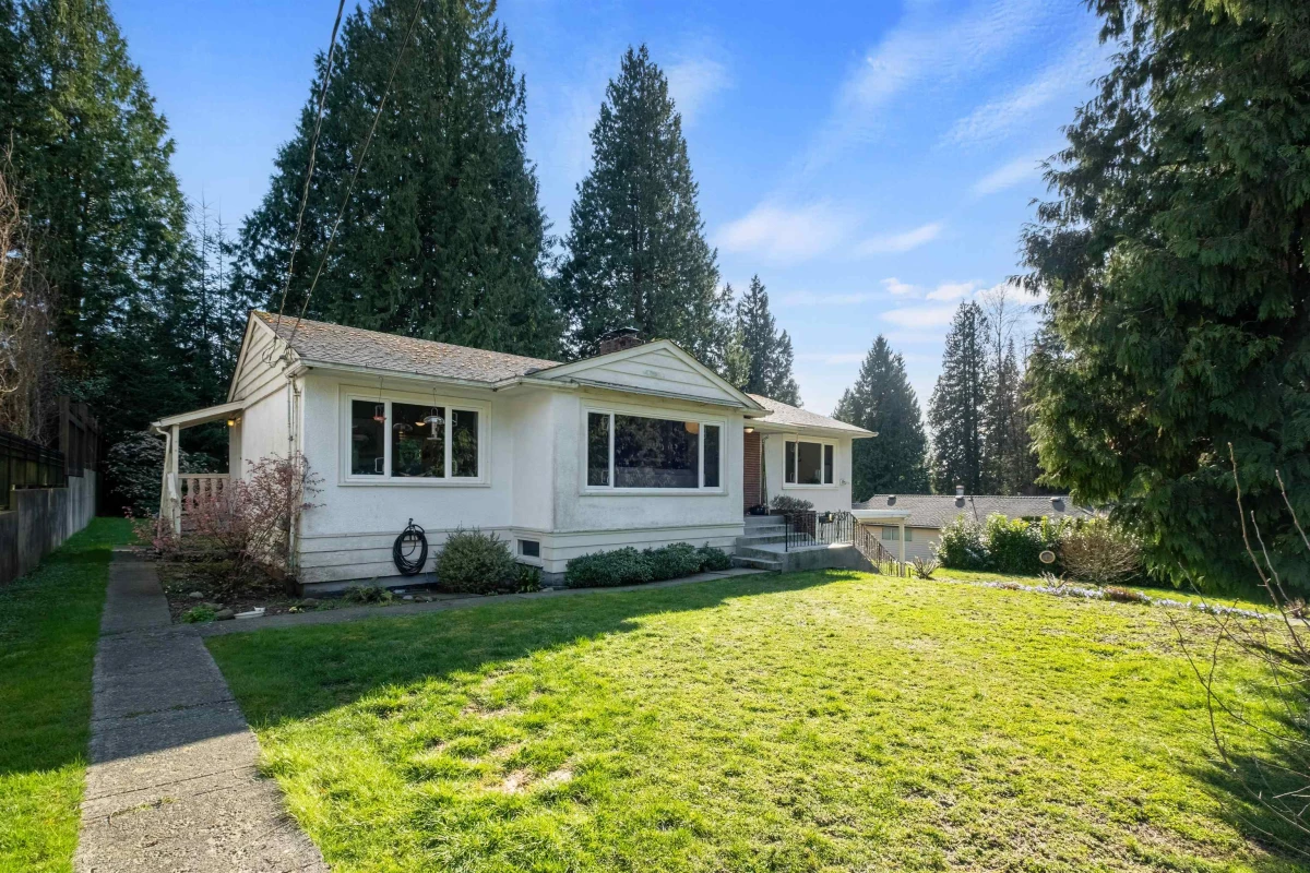 Family Room Photo of 551 E Osborne Road, North Vancouver, BC