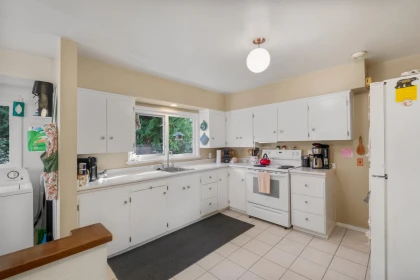 Breakfast Nook Photo of 551 E Osborne Road, North Vancouver, BC