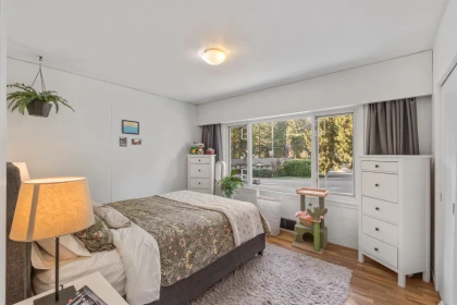 Walk-In Closet Photo of 551 E Osborne Road, North Vancouver, BC