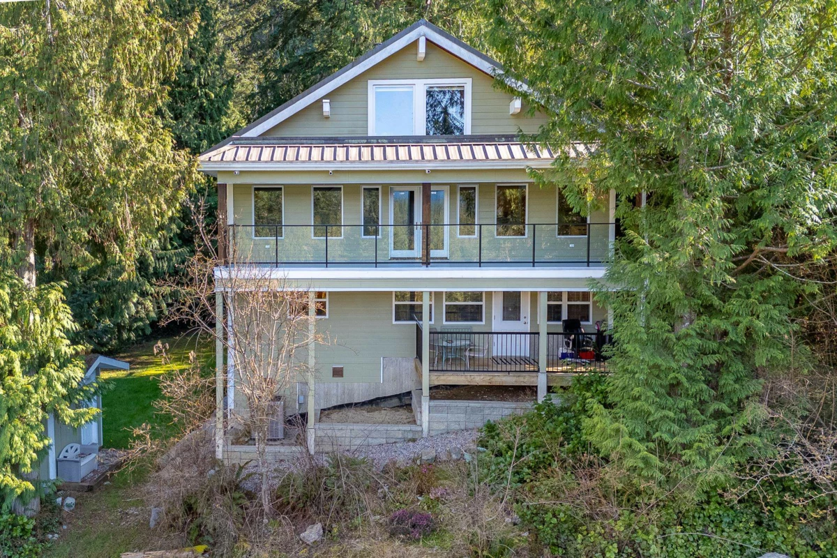 Family Room Photo of 5191 Wesjac Road, Madeira Park, BC