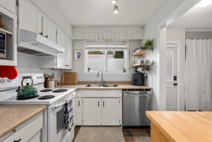 Kitchen Island Photo of 13 1470 Laurel Street, Pemberton, BC