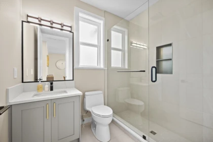 Primary Bathroom Photo of 2 5115 Buxton Street, Burnaby, BC