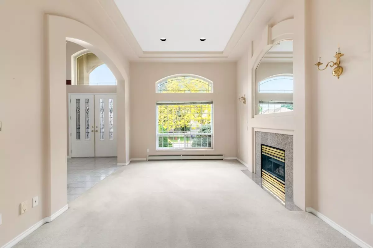 Family Room Photo of 16988 103a Avenue, Surrey, BC